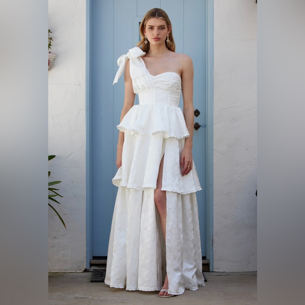 V. CHAPMAN GRACE ONE-SHOULDER FRONT-SLIT FLORAL SATIN GOWN IN VANILLA MACARON